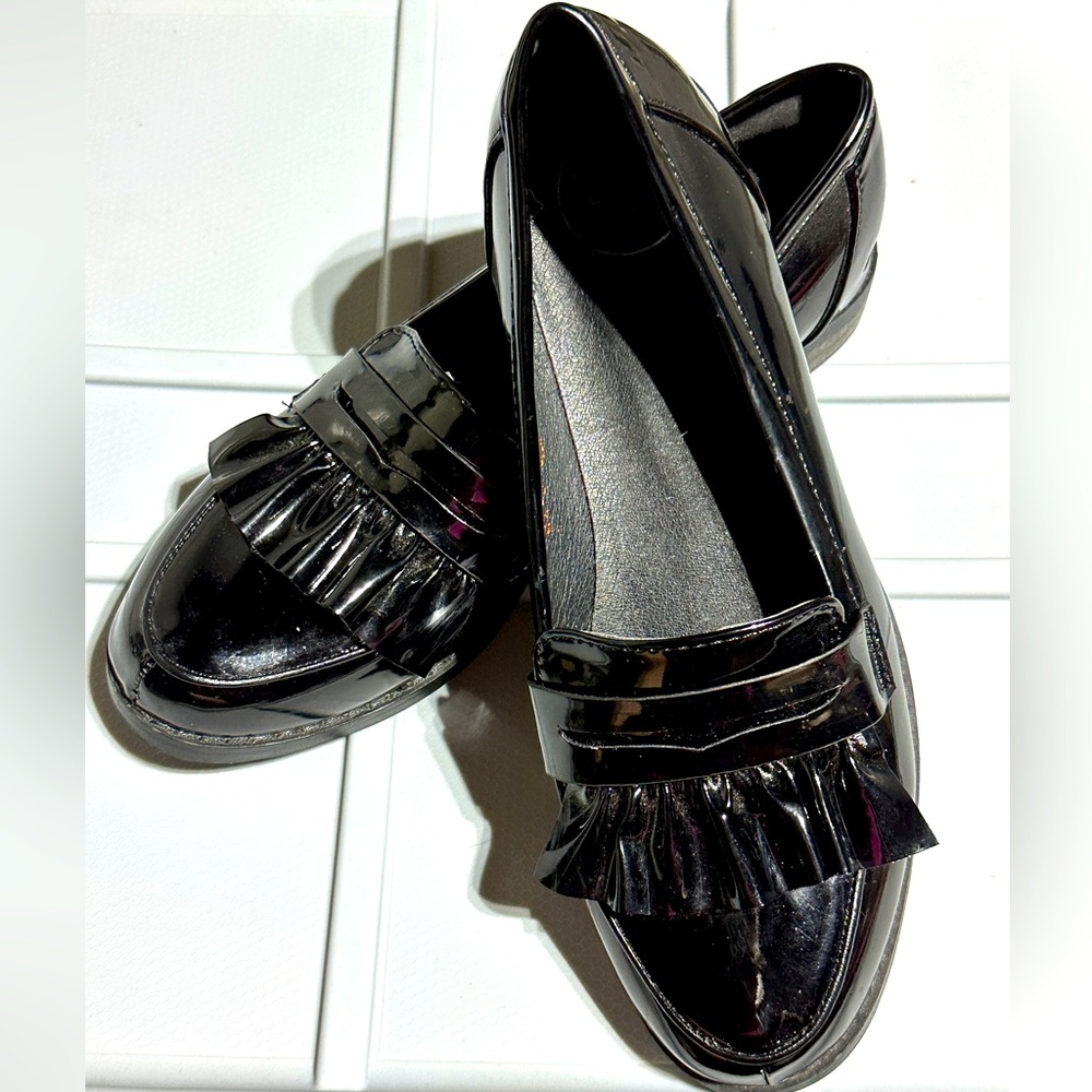 Essex Black Patent Leather Ruffle Loafers - Size 8M